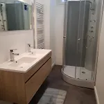 Δωμάτια σε οικογενειακή κατοικία Lourdes Guest House